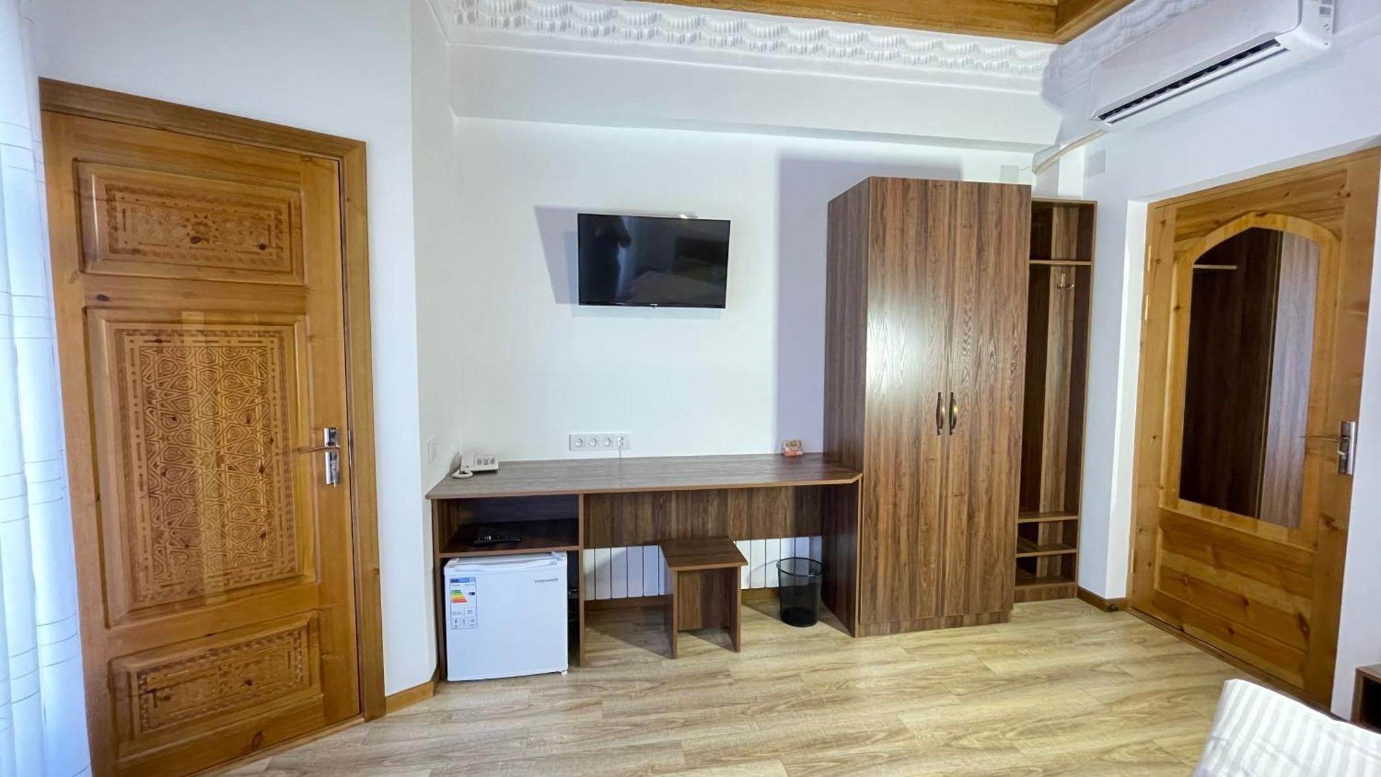 Mahbubakhon Guest House In Old City Бухара Экстерьер фото