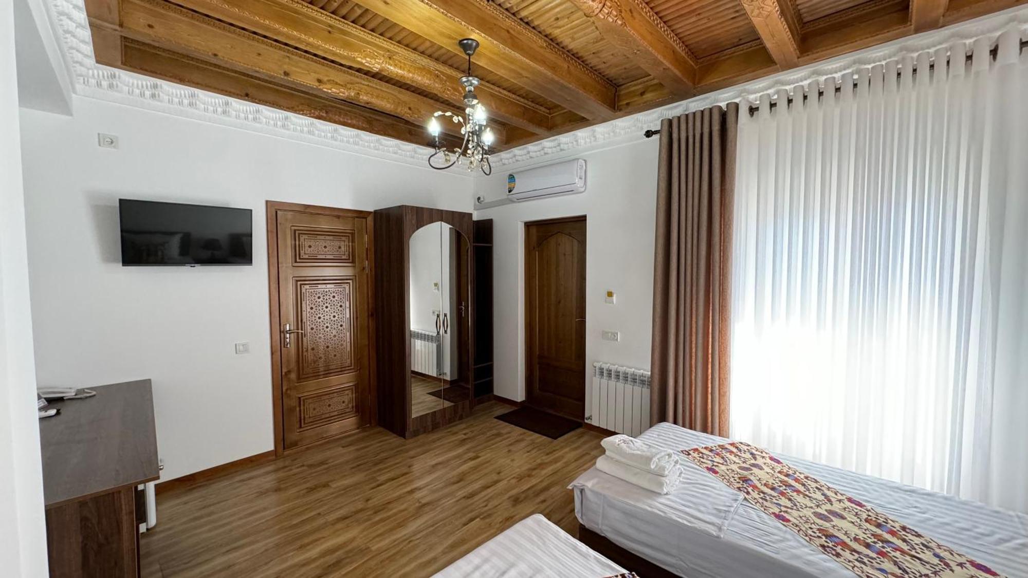 Mahbubakhon Guest House In Old City Бухара Экстерьер фото
